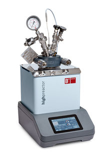 Fast heating rates with reduced overshoot/undershoot of the reaction temperature by auto-tuning